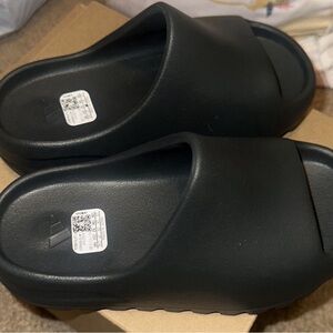 Size 13 KIDS YZY SLIDES BLACK